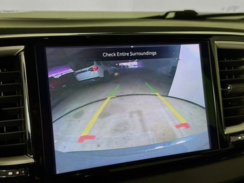 Used 2023 Chrysler Pacifica Touring-L image 14