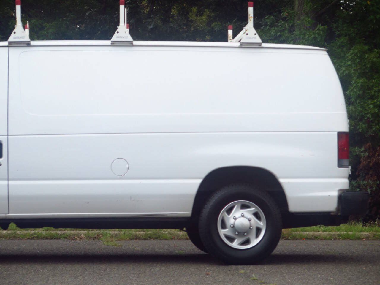Used 2013 Ford E-250 and Econoline 250 w/ Commercial Cargo Van Pkg RWD image 20