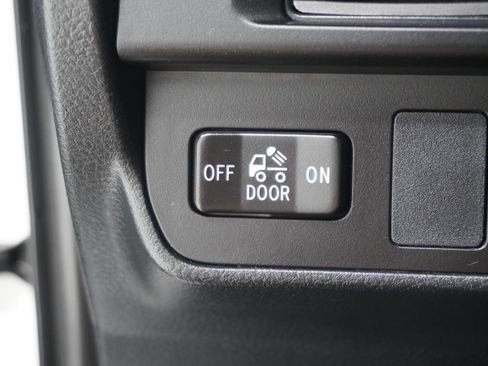 Used 2017 Toyota Tacoma SR w/ Tow Package AWD/4WD image 19