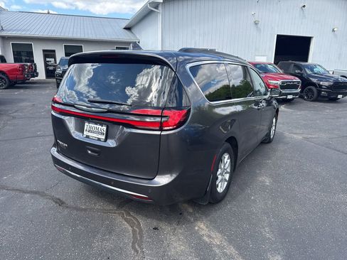 Used 2022 Chrysler Pacifica Touring-L FWD image 7