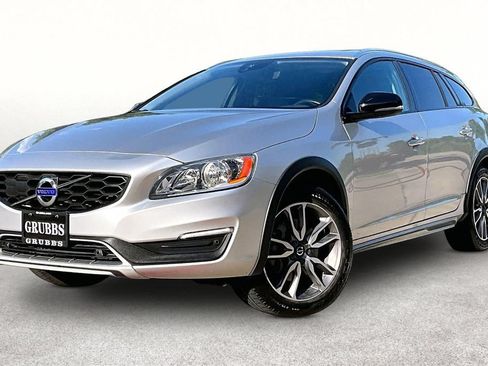 Used 2018 Volvo V60 T5 Cross Country AWD/4WD image 13