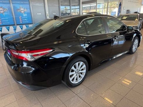 Used 2020 Toyota Camry LE w/ Convenience Package FWD image 3