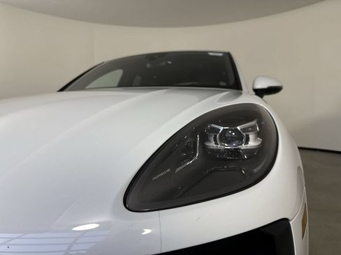 Certified 2020 Porsche Macan AWD/4WD image 11