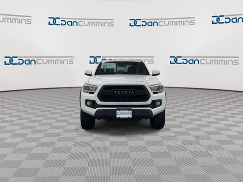 Used 2016 Toyota Tacoma TRD Off-Road w/ Exterior Package AWD/4WD image 3