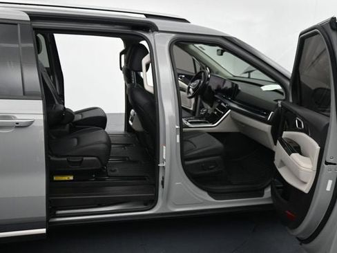 Used 2024 Kia Carnival SX Prestige FWD image 13