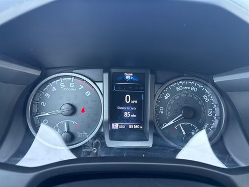 Used 2021 Toyota Tacoma TRD Sport AWD/4WD image 19