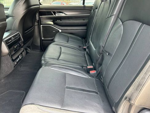 Used 2024 Jeep Wagoneer L Series II w/ Flexible Seating Group AWD/4WD image 18