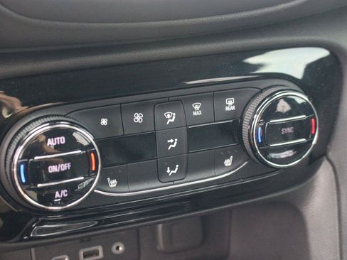 Used 2022 Buick Encore GX Essence w/ Advanced Technology Package FWD image 25