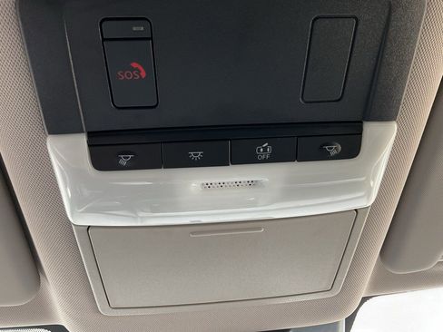 Used 2025 Nissan Rogue SV image 28