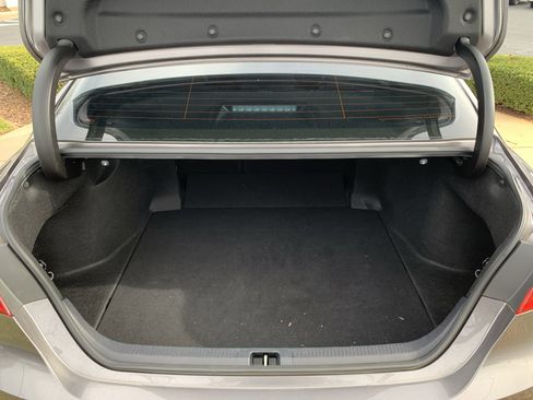 Used 2020 Toyota Camry LE image 34