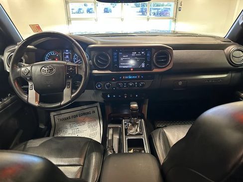 Used 2019 Toyota Tacoma TRD Off-Road AWD/4WD image 10