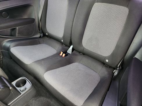 Used 2019 Volkswagen Beetle 2.0T SE FWD image 19