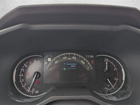 Used 2023 Toyota RAV4 XLE Premium image 10