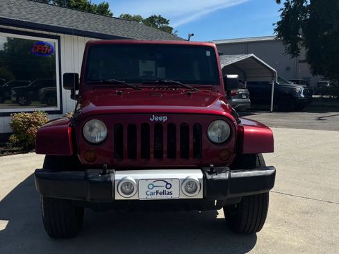 Used 2013 Jeep Wrangler Unlimited Sahara w/ Connectivity Group AWD/4WD image 7