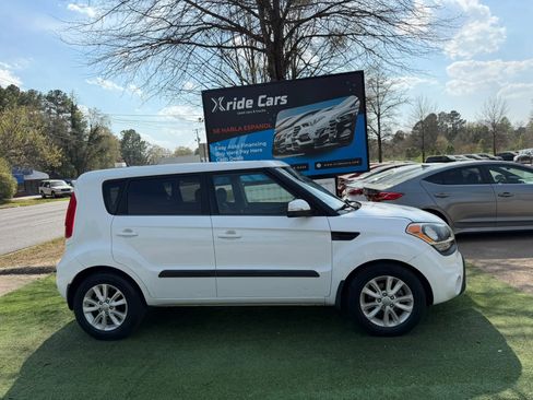 Used 2013 Kia Soul + image 4