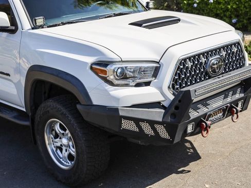 Used 2017 Toyota Tacoma TRD Off-Road RWD image 9