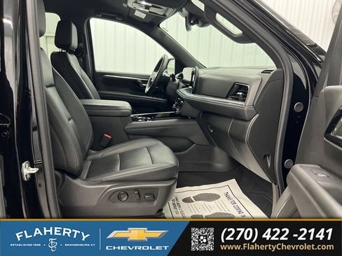 Used 2025 Chevrolet Suburban Z71 w/ Comfort Package AWD/4WD image 15
