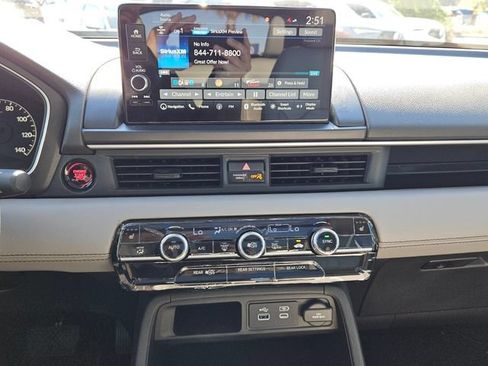 Used 2025 Honda Pilot Touring image 8