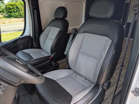 Used 2026 RAM ProMaster 2500 w/ Convenience Group FWD image 17