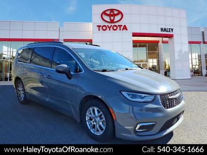 Used 2023 Chrysler Pacifica Touring-L