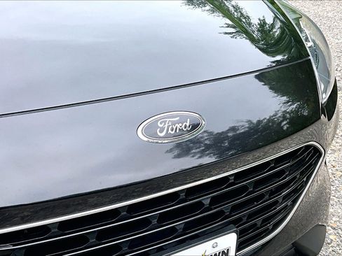 Certified 2022 Ford Escape SEL w/ SEL Stealth AWD Package image 28