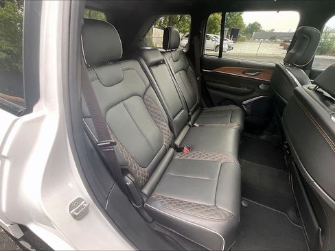 Used 2025 Jeep Grand Cherokee Summit AWD/4WD image 23