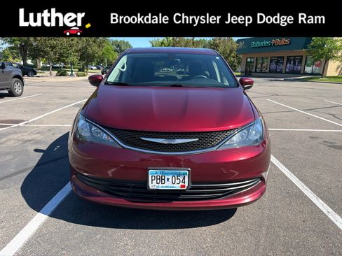 Used 2017 Chrysler Pacifica Touring FWD image 1