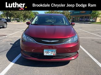 Used 2017 Chrysler Pacifica Touring FWD video 1