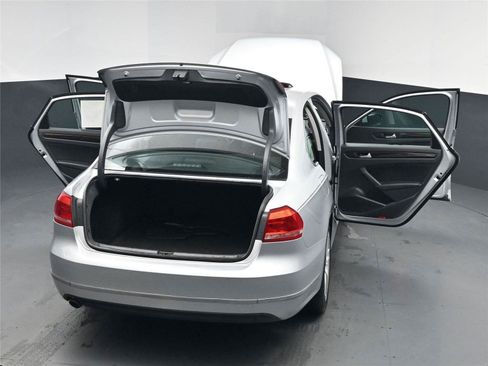 Used 2015 Volkswagen Passat 1.8T SEL Premium image 25