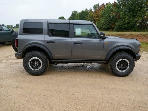 New 2025 Ford Bronco Badlands image 3