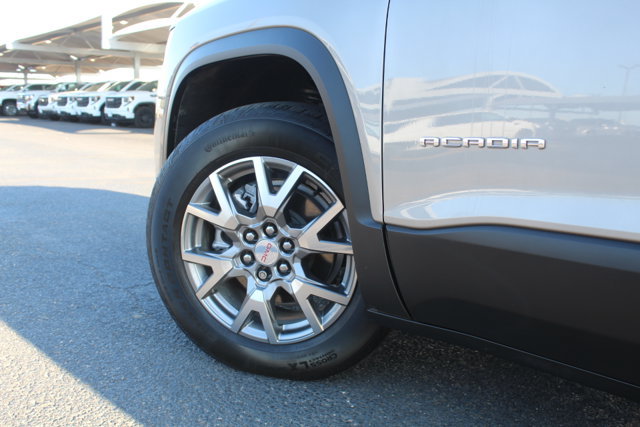 Used 2022 GMC Acadia SLT w/ Preferred Package FWD image 11