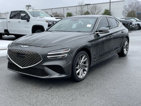 Used 2022 Genesis G70 2.0T image 3