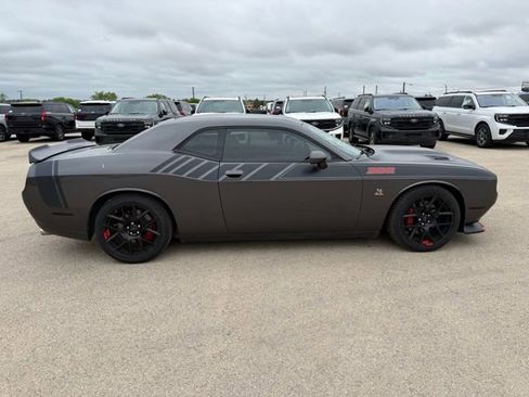 Used 2016 Dodge Challenger R/T Scat Pack w/ Leather Interior Group RWD image 9