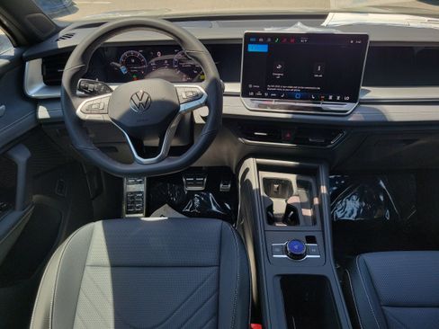 New 2026 Volkswagen Tiguan SE R-Line FWD image 13
