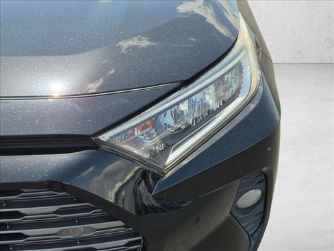 Used 2020 Toyota RAV4 Limited FWD image 9