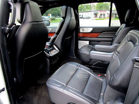 Used 2020 Lincoln Navigator L Reserve w/ Luxury Package AWD/4WD image 15