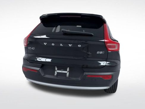 Used 2023 Volvo XC40 B5 Core w/ Convenience Package AWD/4WD image 7