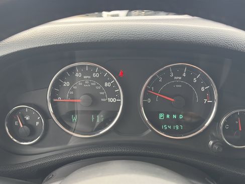 Used 2013 Jeep Wrangler Unlimited Sahara w/ Connectivity Group image 33