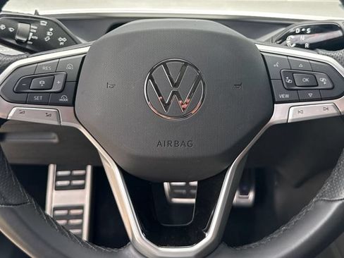 Used 2025 Volkswagen Tiguan SE R-Line AWD/4WD image 10