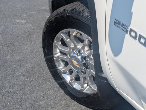 Used 2025 Chevrolet Silverado 2500 LTZ w/ LTZ Premium Package AWD/4WD image 9