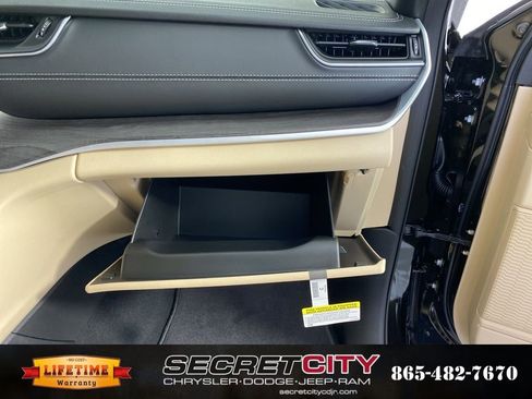 New 2025 Jeep Grand Cherokee L Limited w/ Black Appearance Package image 36