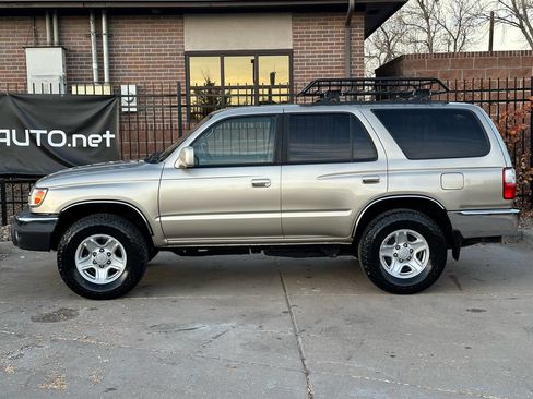 Used 2001 Toyota 4Runner SR5 image 11