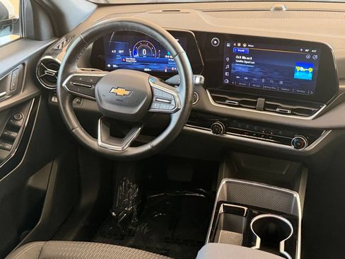Used 2025 Chevrolet Equinox LT FWD image 34