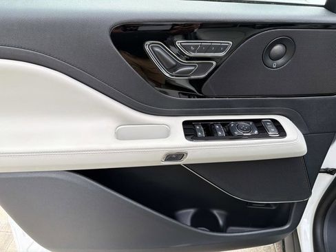 New 2026 Lincoln Aviator Reserve image 9