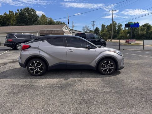 Used 2020 Toyota C-HR XLE FWD image 6