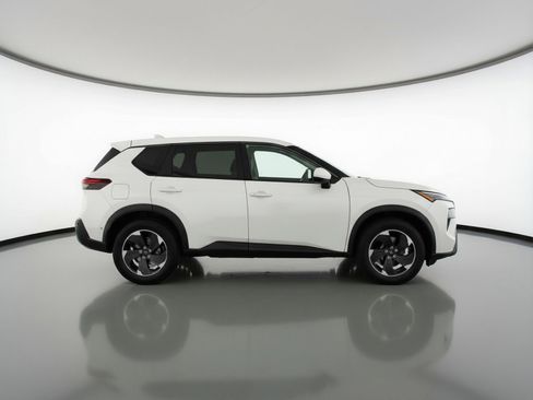 Used 2025 Nissan Rogue SV image 11