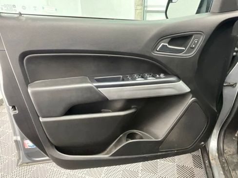 Used 2021 Chevrolet Colorado LT AWD/4WD image 12