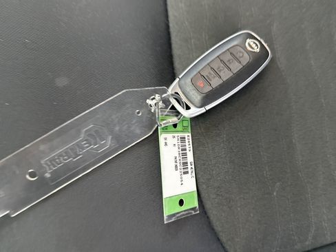 Used 2025 Nissan Pathfinder SV AWD/4WD image 27