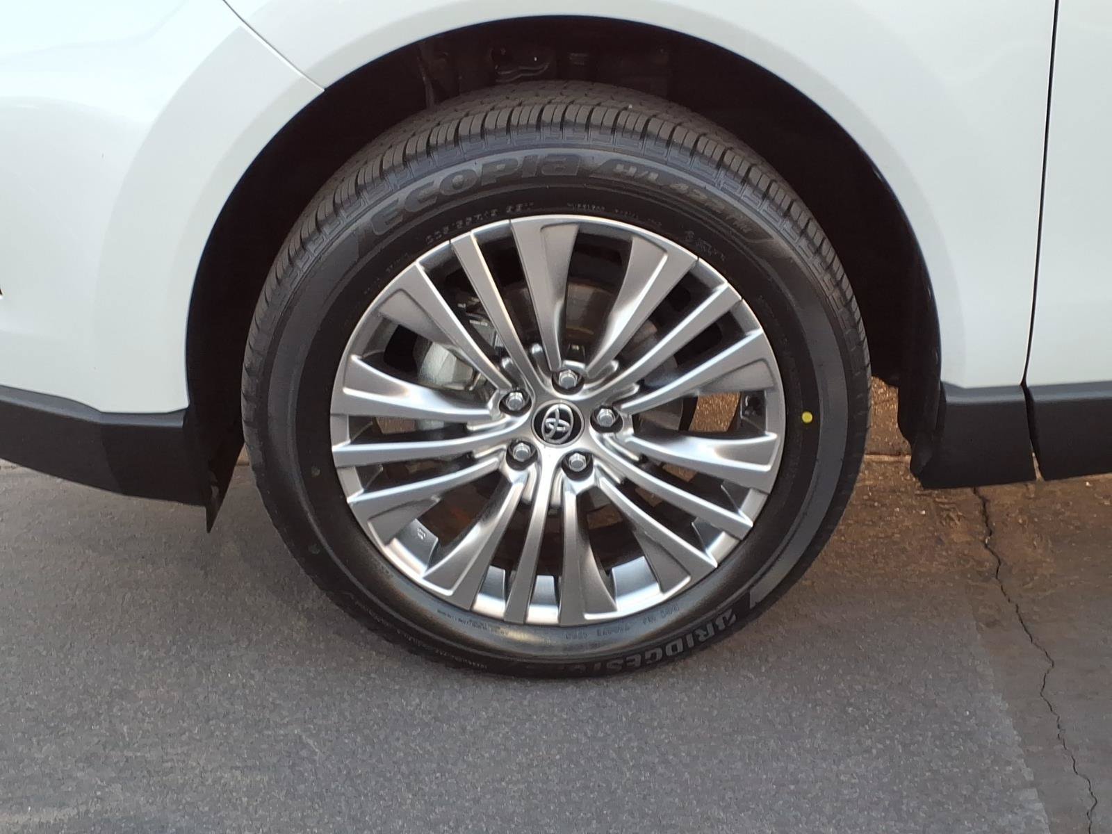 Certified 2023 Toyota Venza Limited AWD/4WD image 9