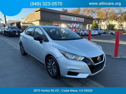 Used 2021 Nissan Versa SV image 3